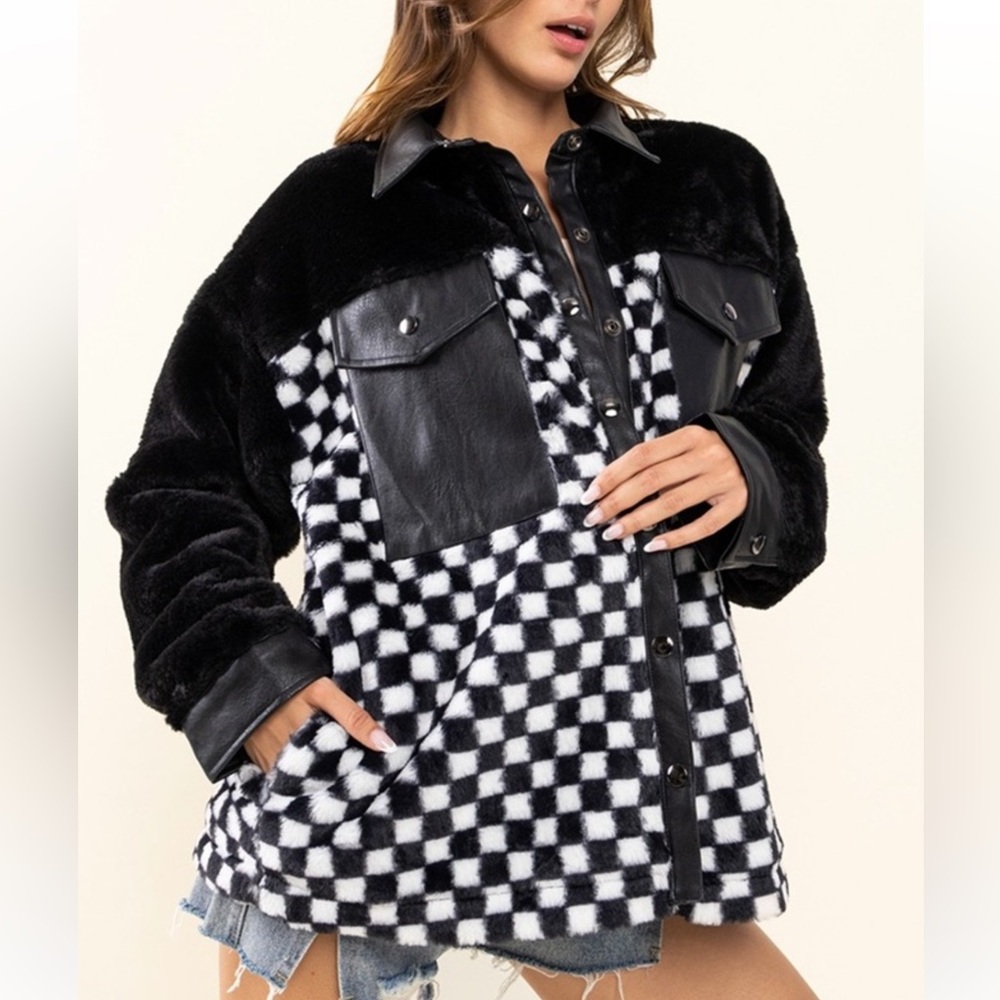 Checkerboard Shacket faux fur & leather - Picture 4 of 8